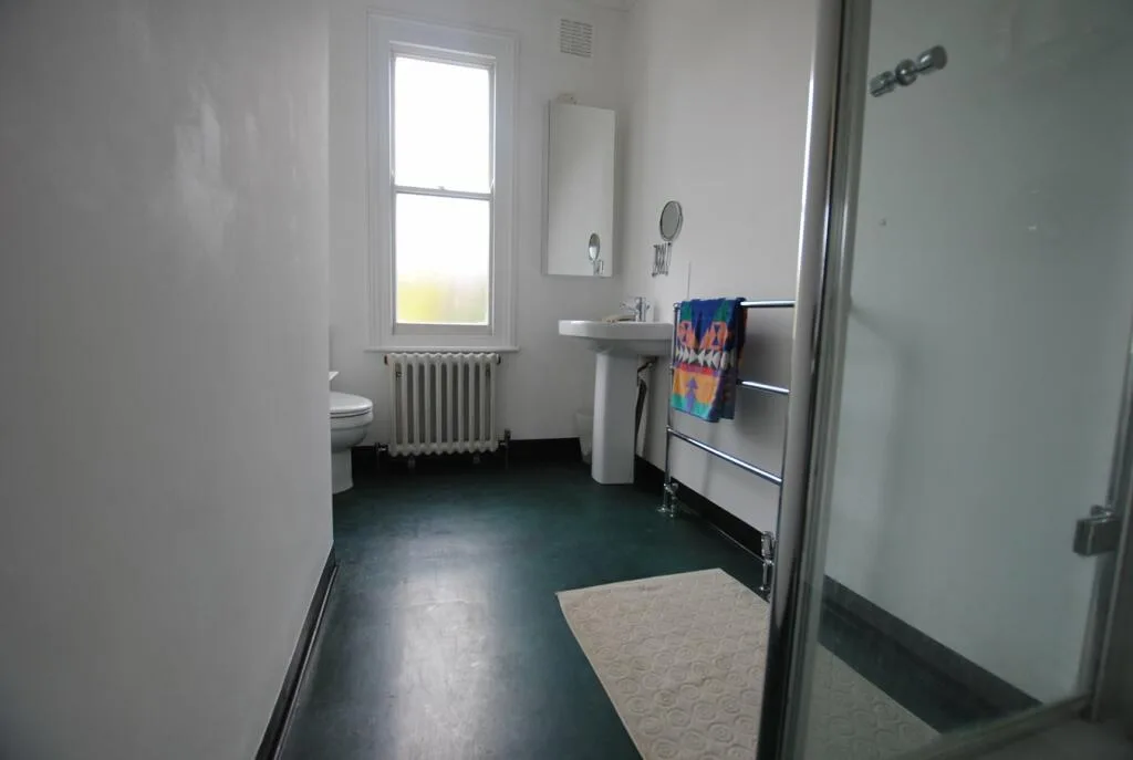 3 bedroom end of terrace house for rent