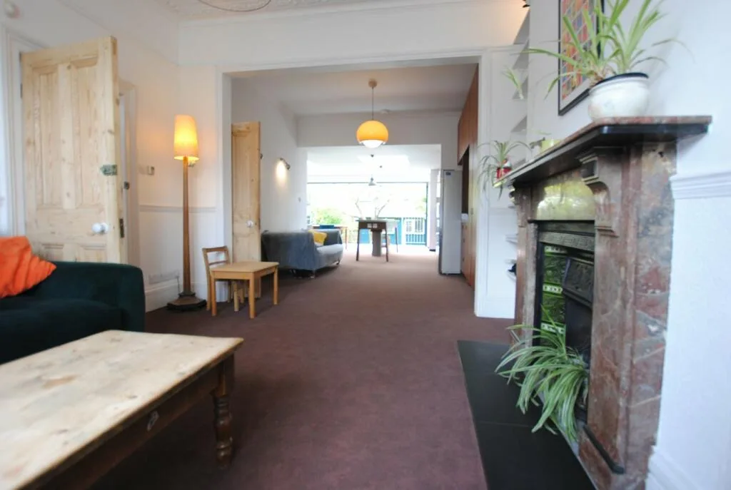 3 bedroom end of terrace house for rent