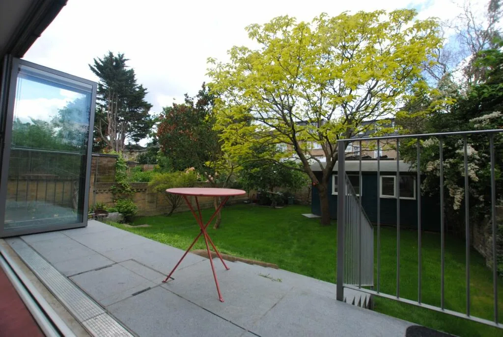 3 bedroom end of terrace house for rent
