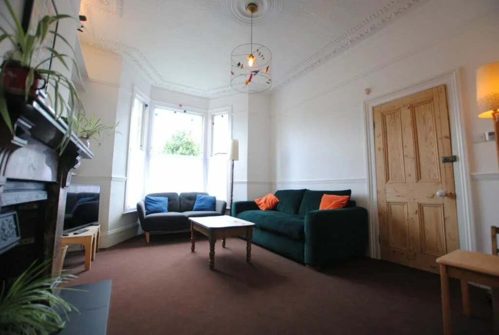 3 bedroom end of terrace house for rent