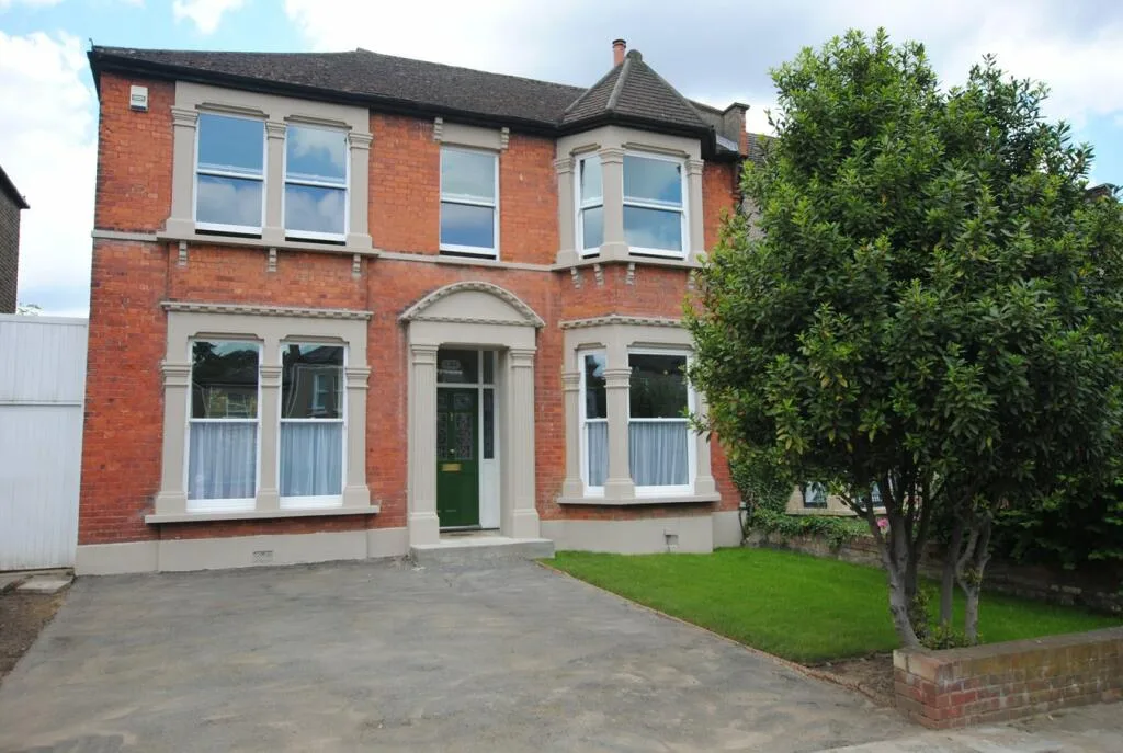 3 bedroom end of terrace house for rent