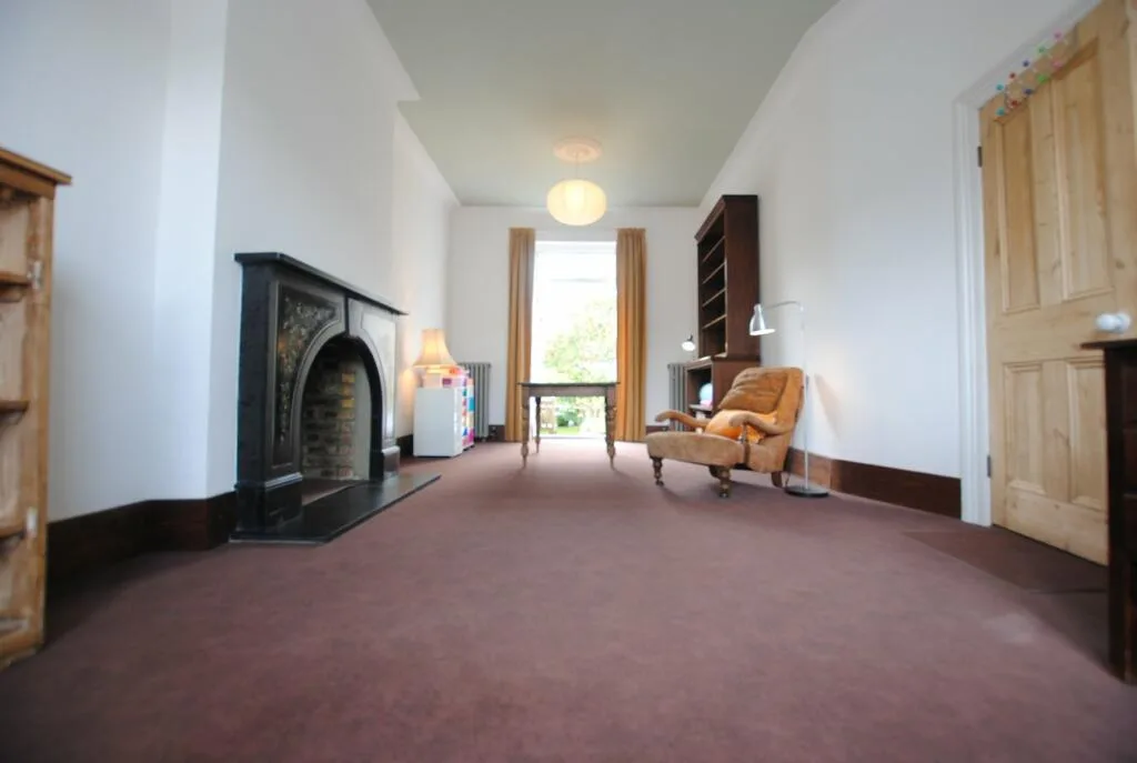 3 bedroom end of terrace house for rent