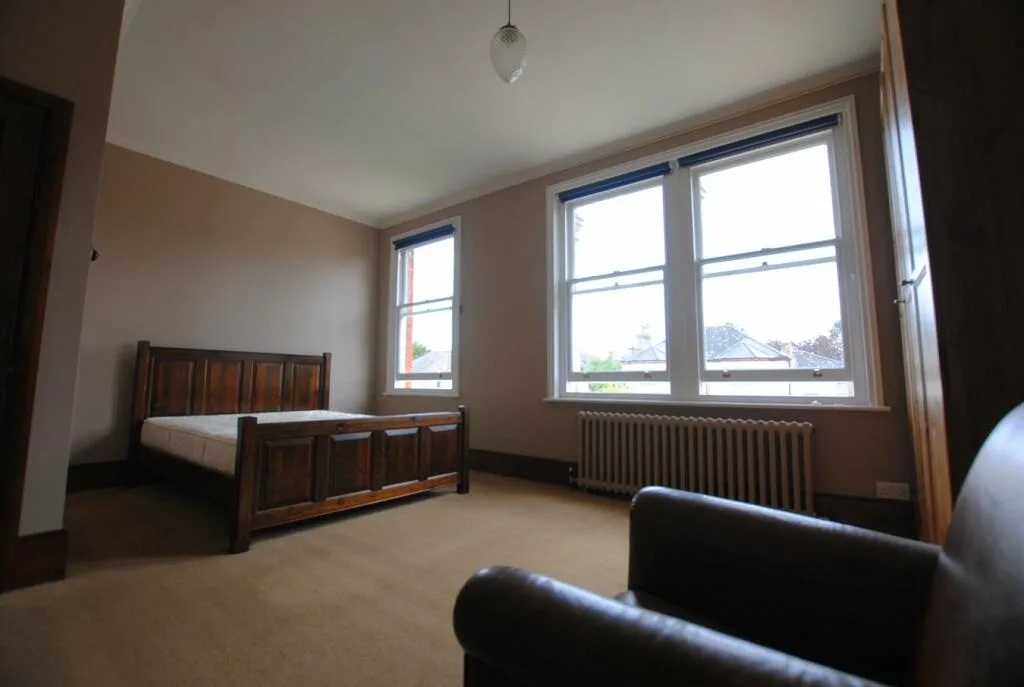 3 bedroom end of terrace house for rent