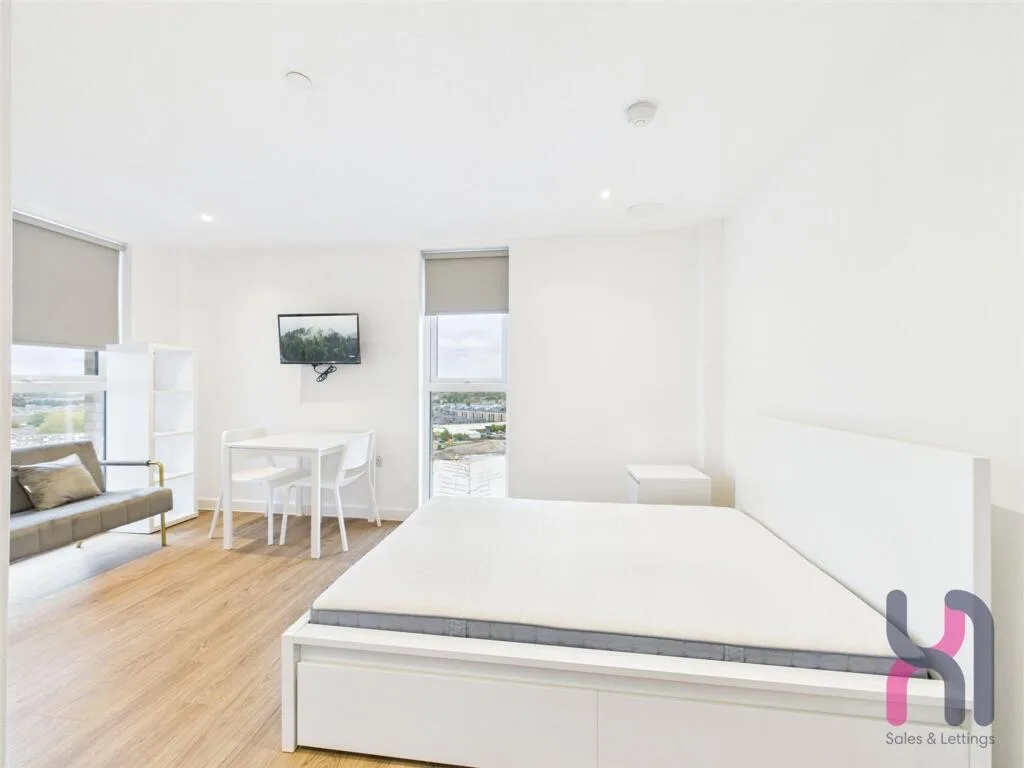 Studio flat for rent