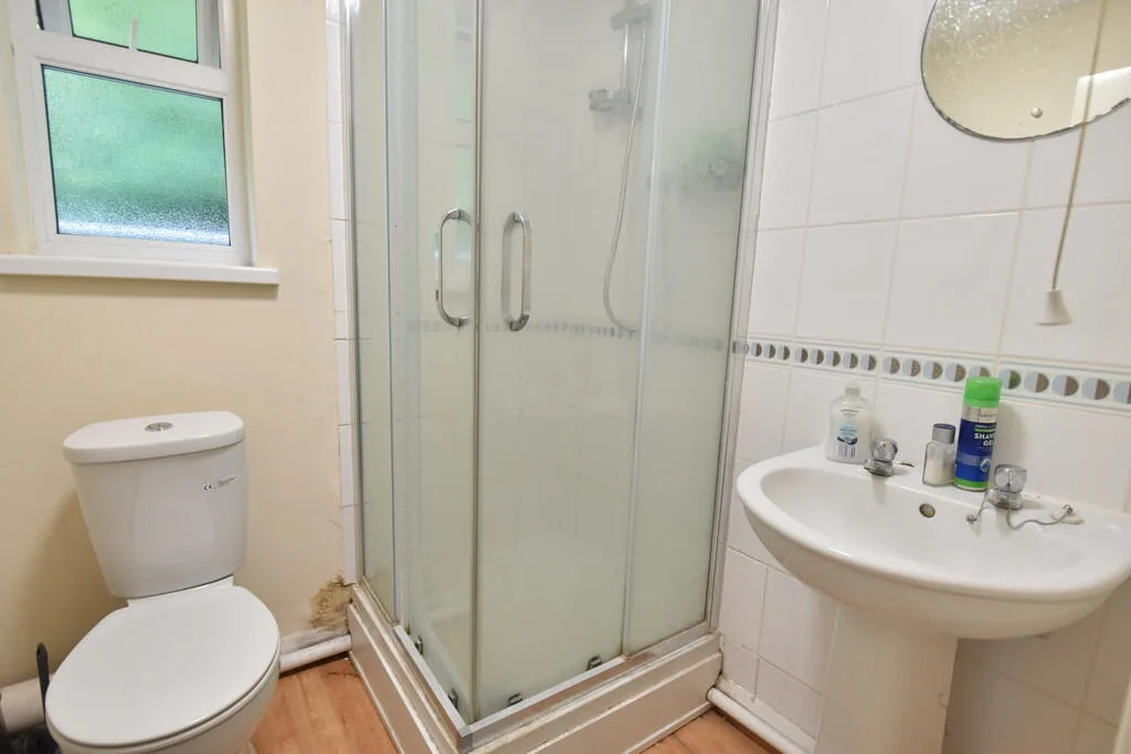 4 bedroom semi-detached house for rent