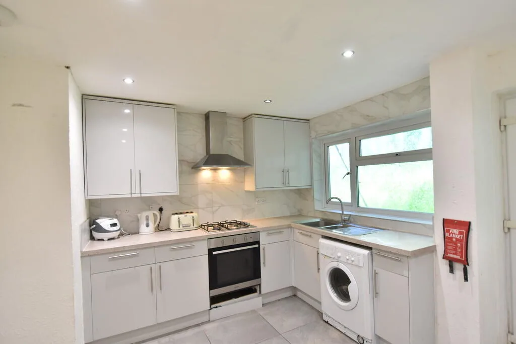4 bedroom semi-detached house for rent