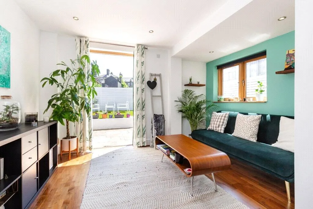 2 bedroom house for rent