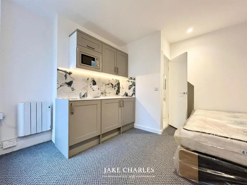 Studio flat for rent