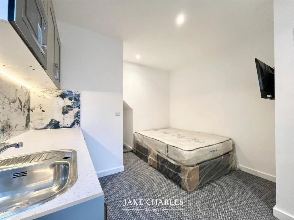 Studio flat for rent