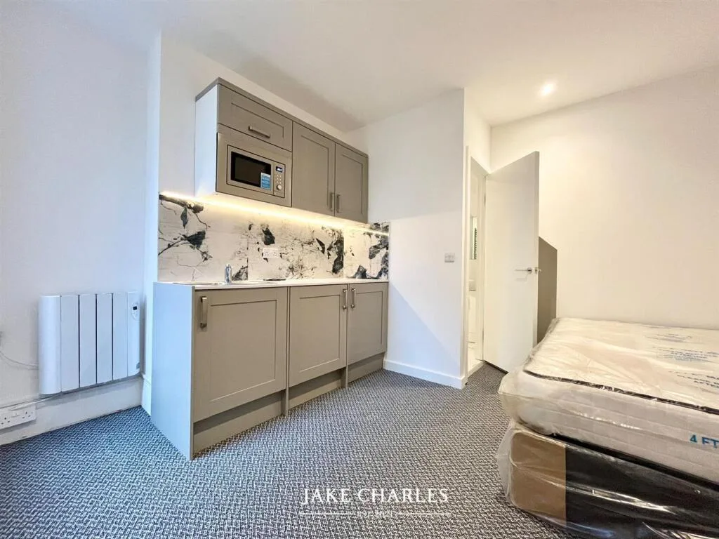 Studio flat for rent