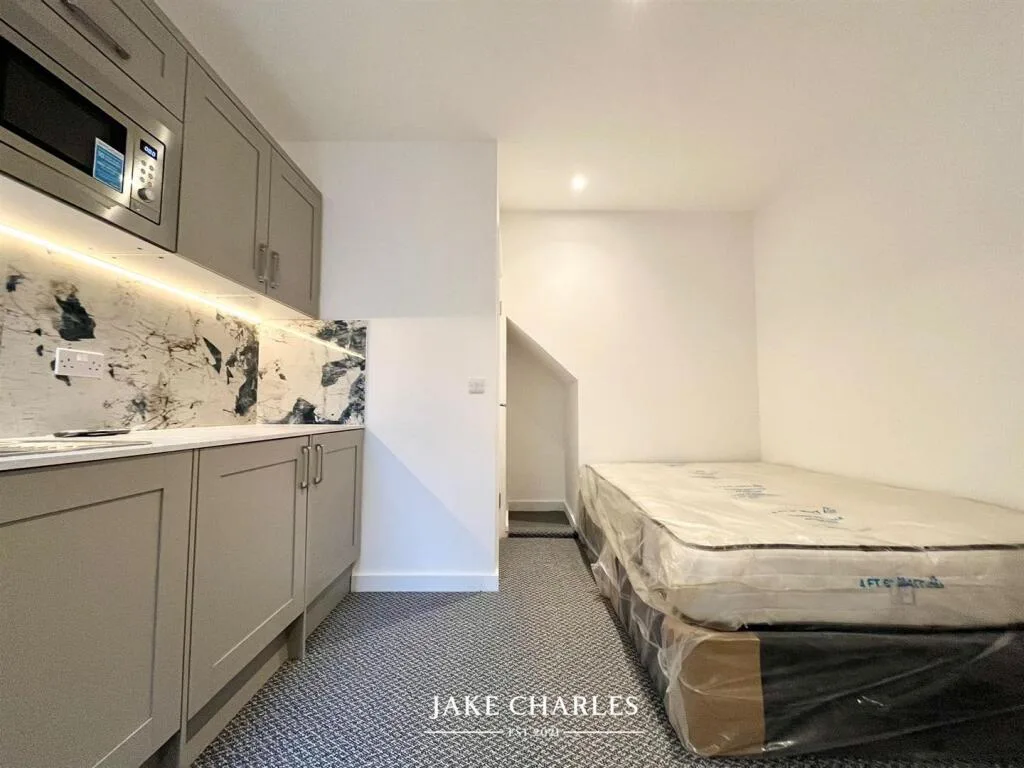 Studio flat for rent