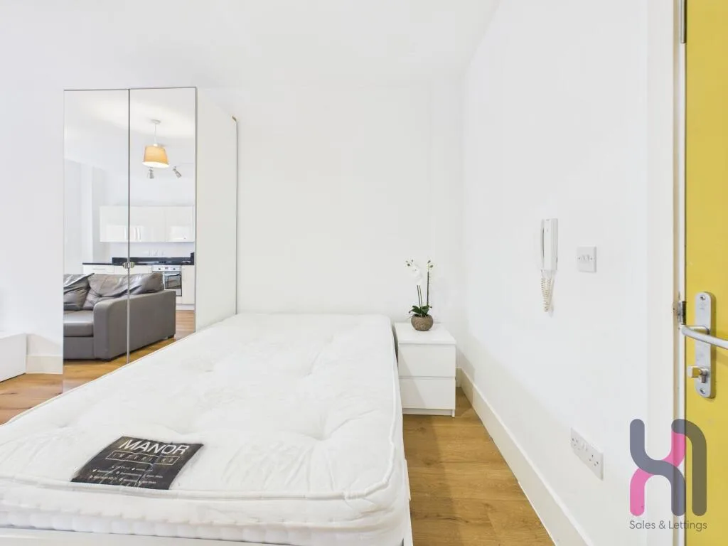Studio flat for rent