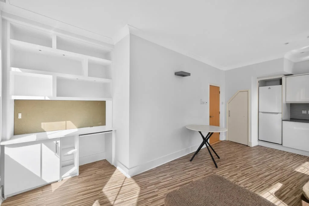 2 bedroom maisonette for rent