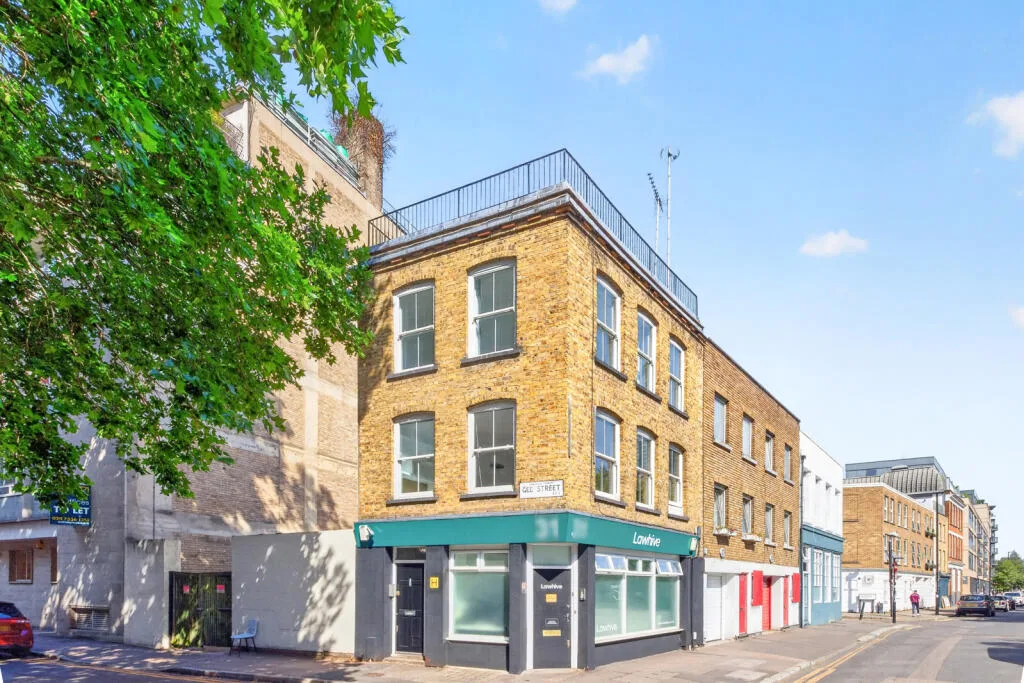 2 bedroom maisonette for rent