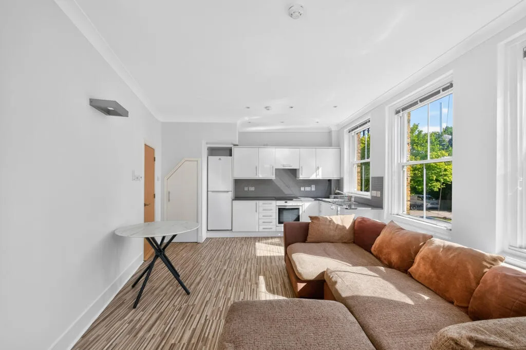 2 bedroom maisonette for rent