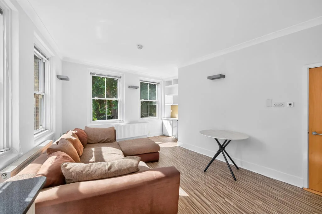 2 bedroom maisonette for rent