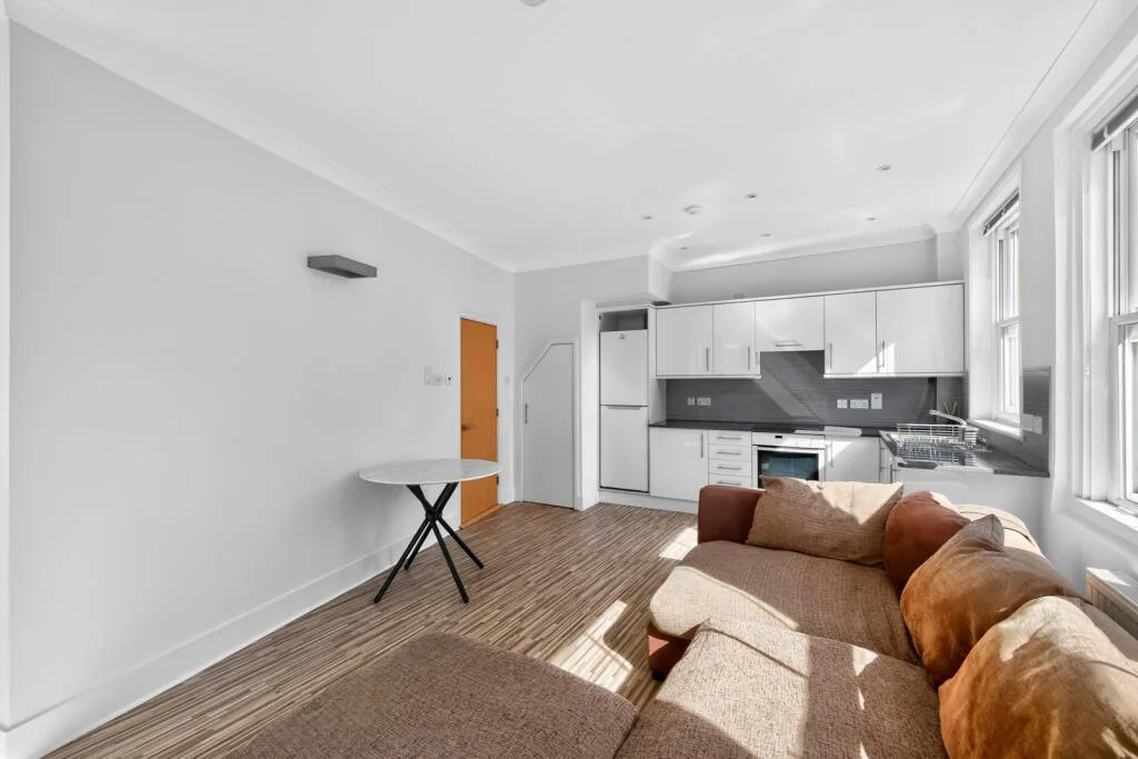 2 bedroom maisonette for rent