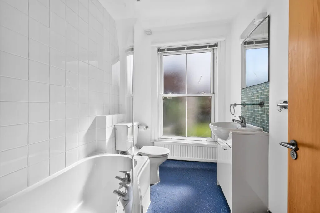 2 bedroom maisonette for rent