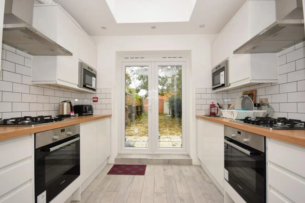 1 bedroom house share for rent