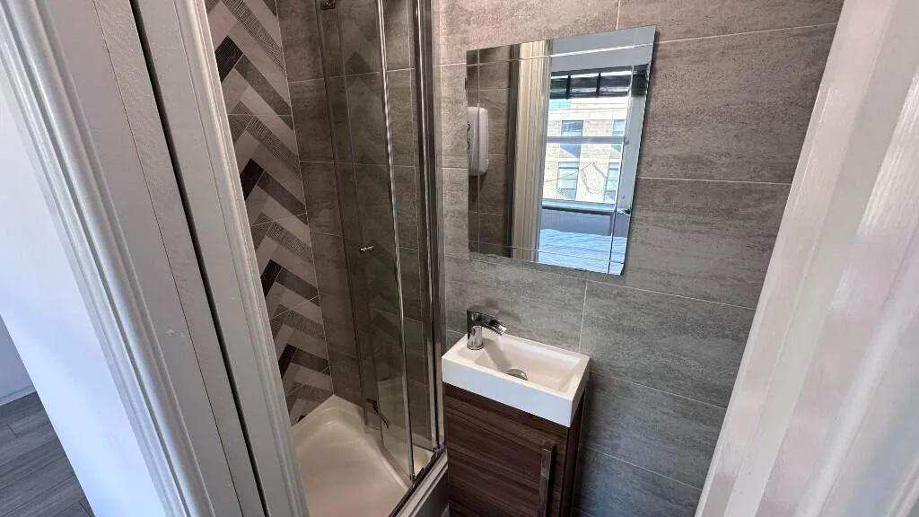 1 bedroom house share for rent