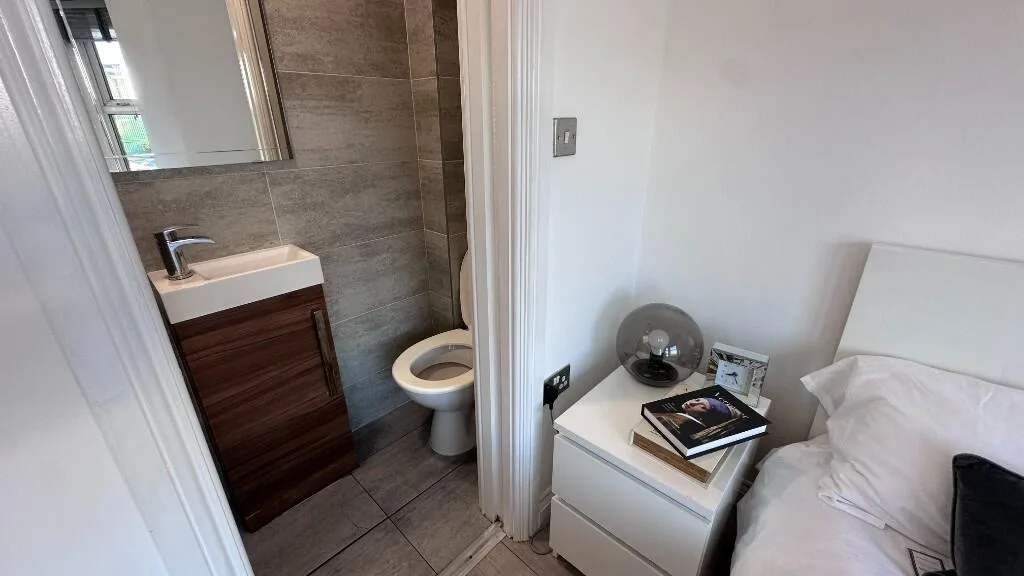 1 bedroom house share for rent