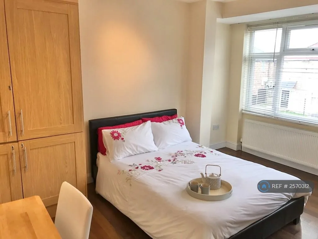 Studio flat for rent
