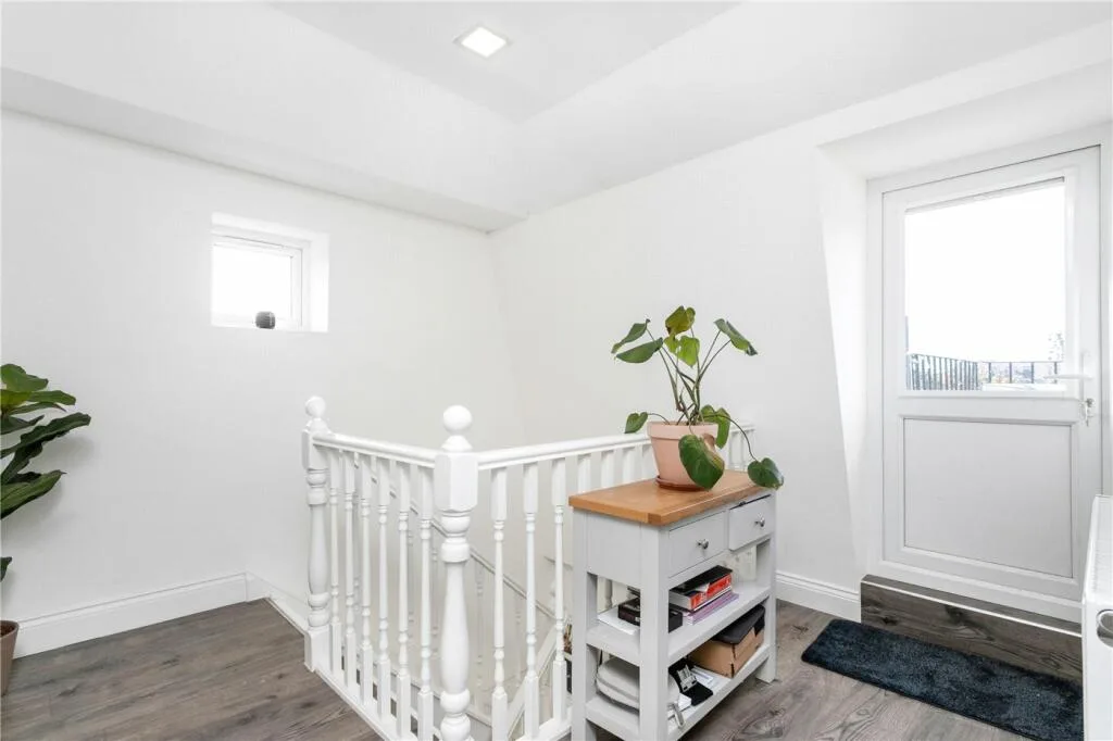 2 bedroom maisonette for rent