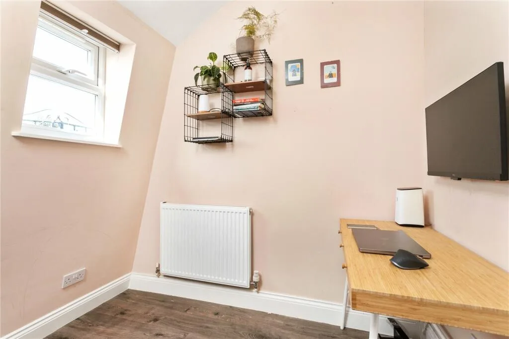 2 bedroom maisonette for rent