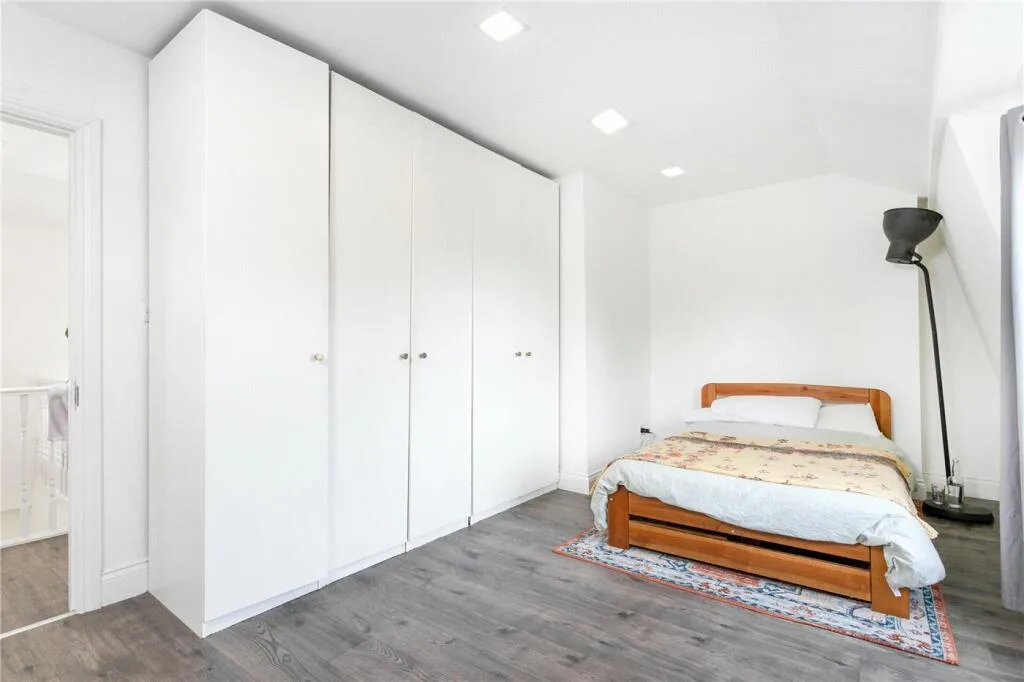 2 bedroom maisonette for rent