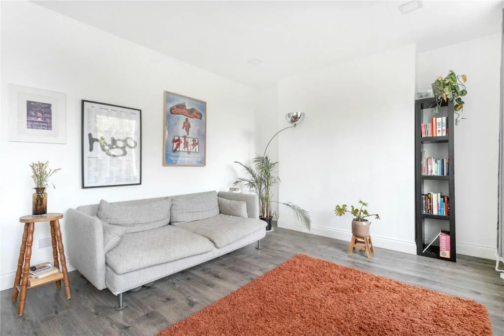 2 bedroom maisonette for rent