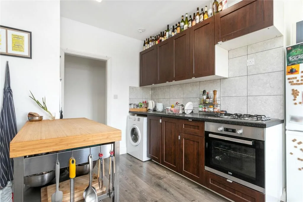 2 bedroom maisonette for rent