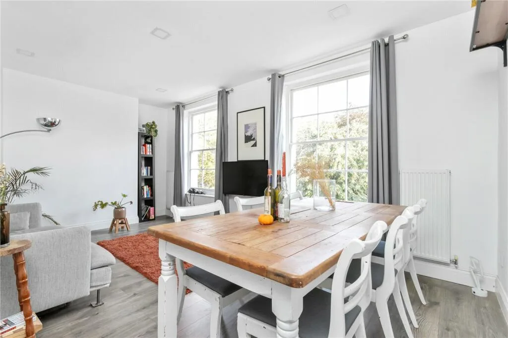 2 bedroom maisonette for rent