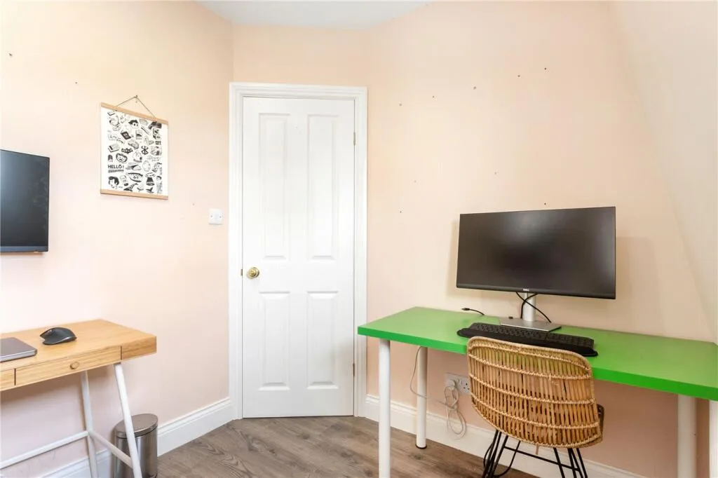 2 bedroom maisonette for rent