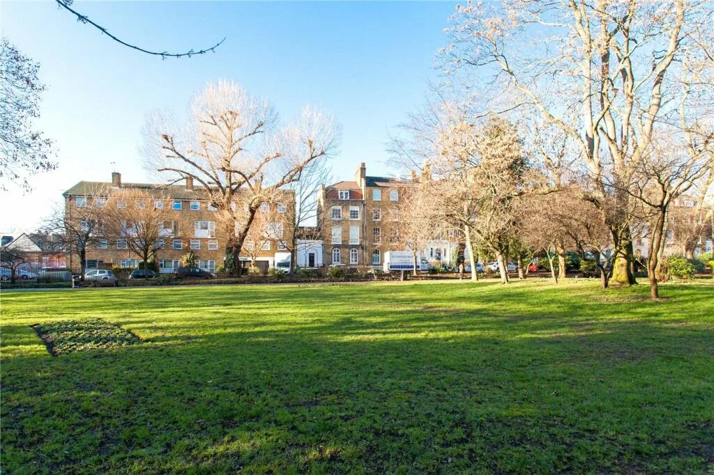 2 bedroom maisonette for rent