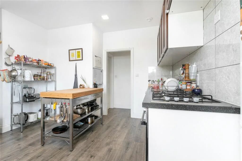 2 bedroom maisonette for rent