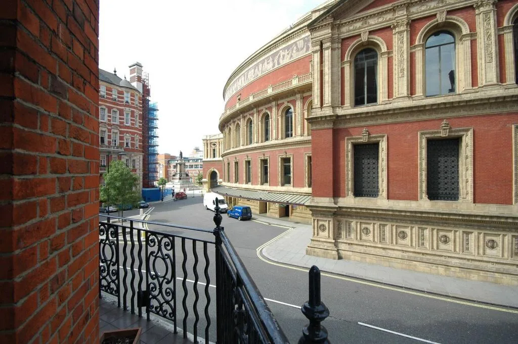 4 bedroom flat for rent