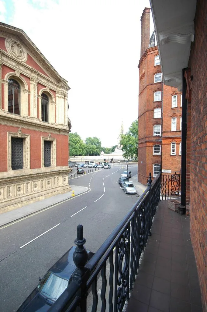 4 bedroom flat for rent