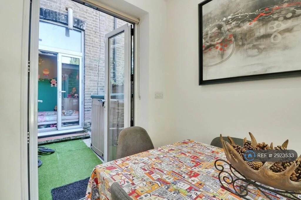 3 bedroom flat for rent