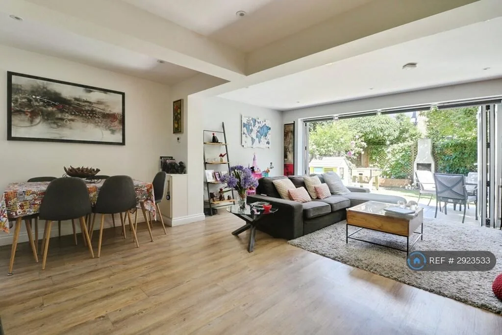 3 bedroom flat for rent
