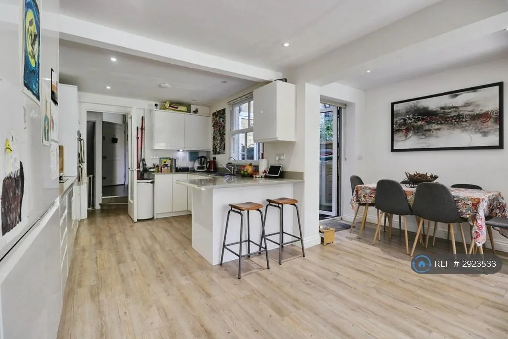 3 bedroom flat for rent