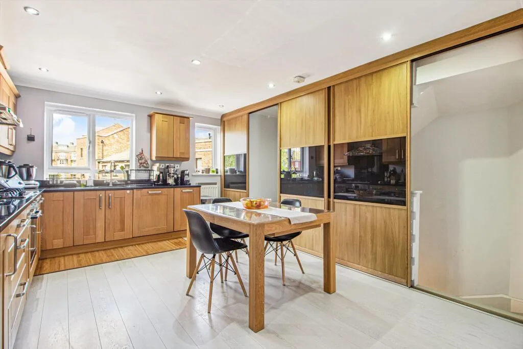 3 bedroom flat for rent