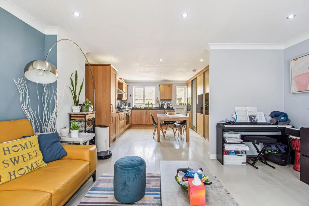 3 bedroom flat for rent