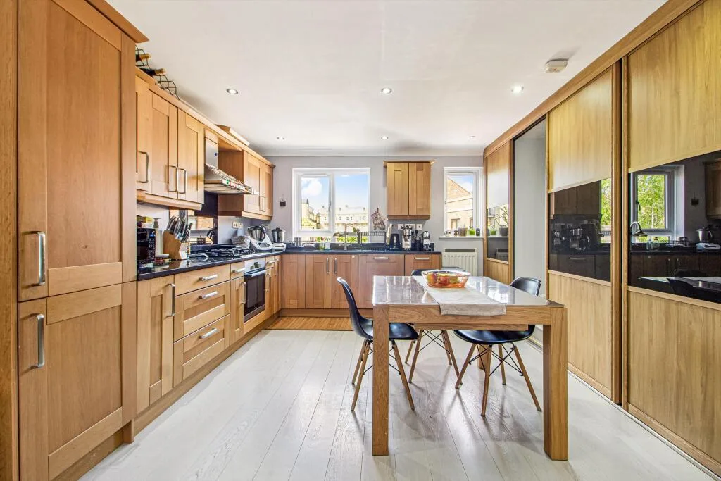 3 bedroom flat for rent