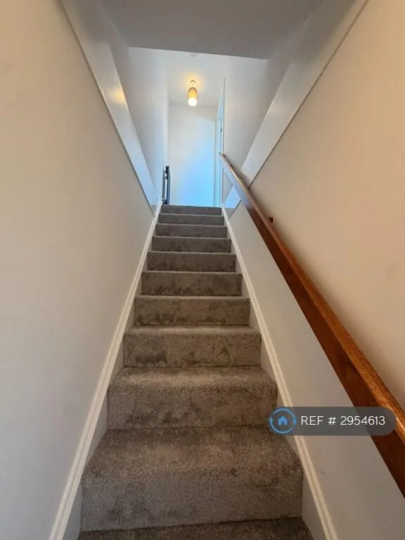 2 bedroom maisonette for rent