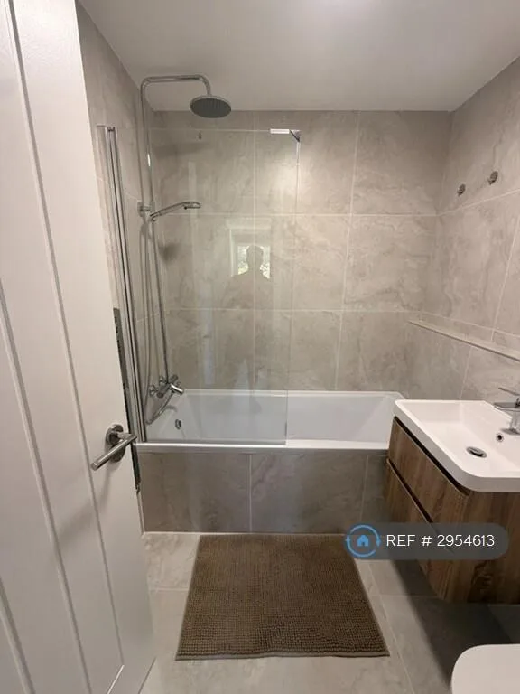 2 bedroom maisonette for rent