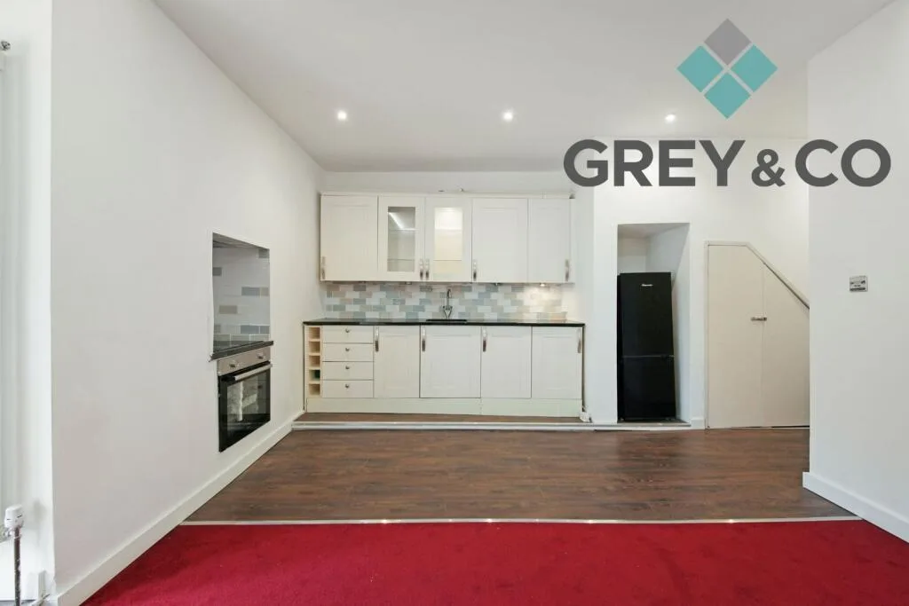 2 bedroom ground floor maisonette for rent