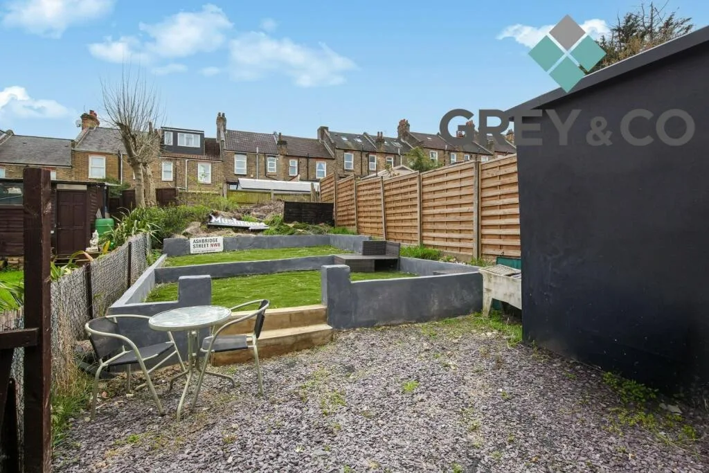 2 bedroom ground floor maisonette for rent