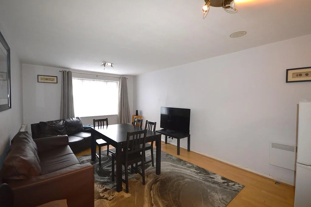 2 bedroom ground floor flat for rent