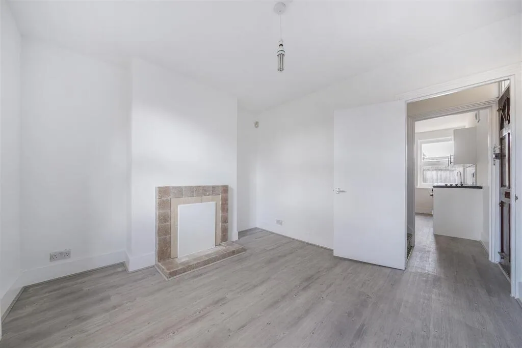 2 bedroom semi-detached house for rent