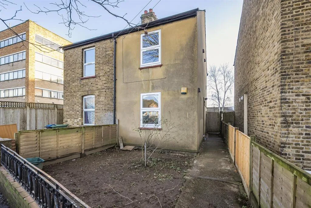 2 bedroom semi-detached house for rent
